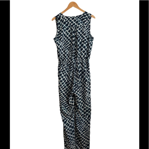 3/$20 BCBG Paris sleeveless jumpsuit. Deep teal print pattern. - Picture 9 of 11